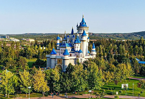 A Journey through Eskişehir: Exploring the Colors, Cuisine, and Culture of Turkey's Old City