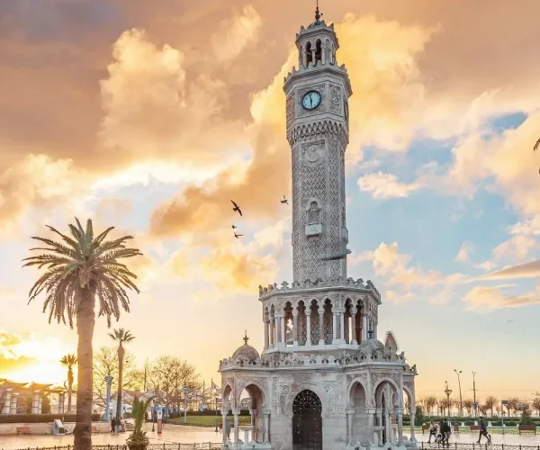 Discovering Izmir: A Day of Turkish Delights in the Aegean Region